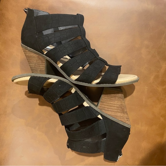 Dr. Scholl’s Black Strappy Sandals With Heel - Picture 6 of 9